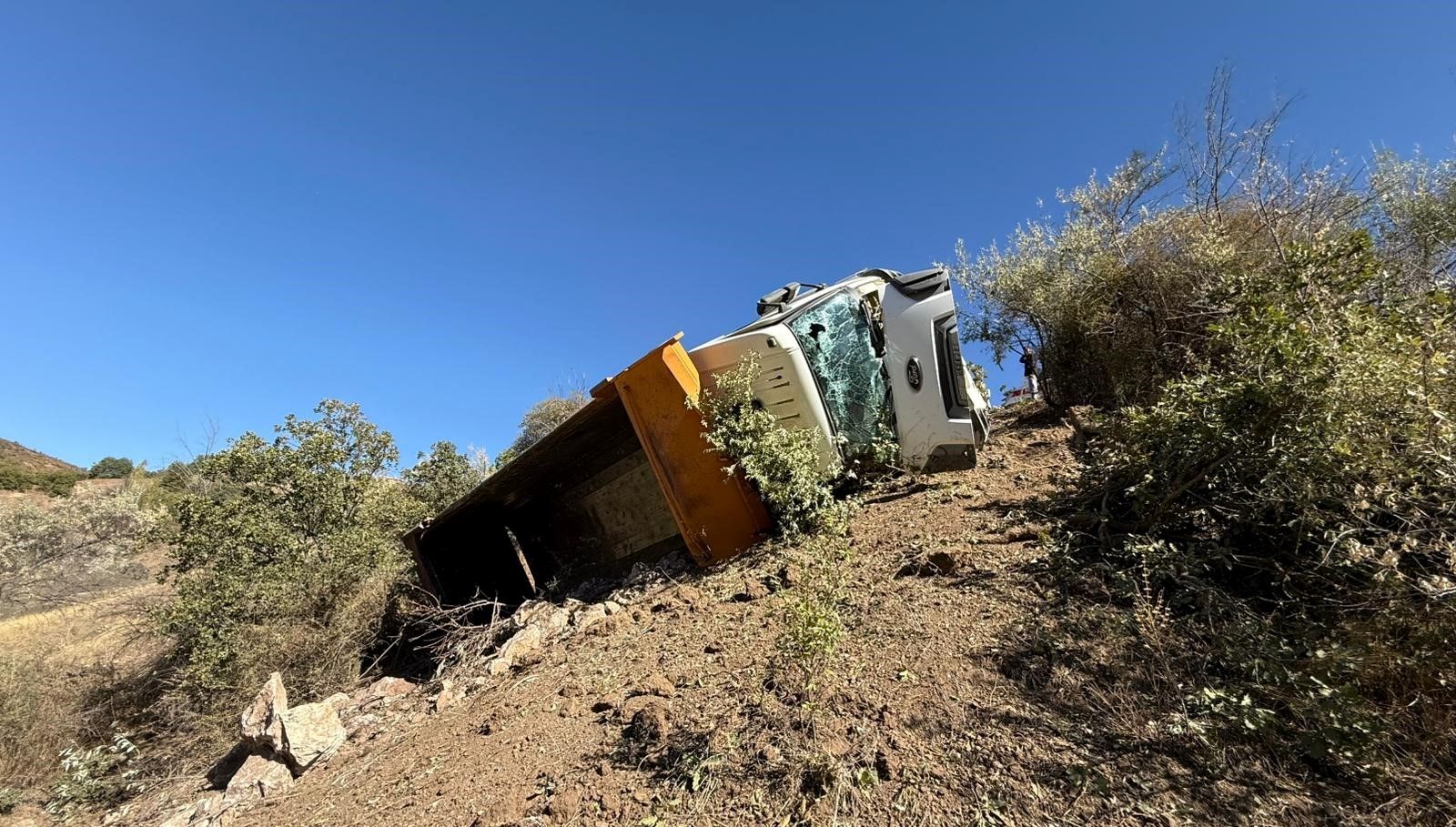 corumda freni bosalan kamyon sarampole devrildi c4LMMnII