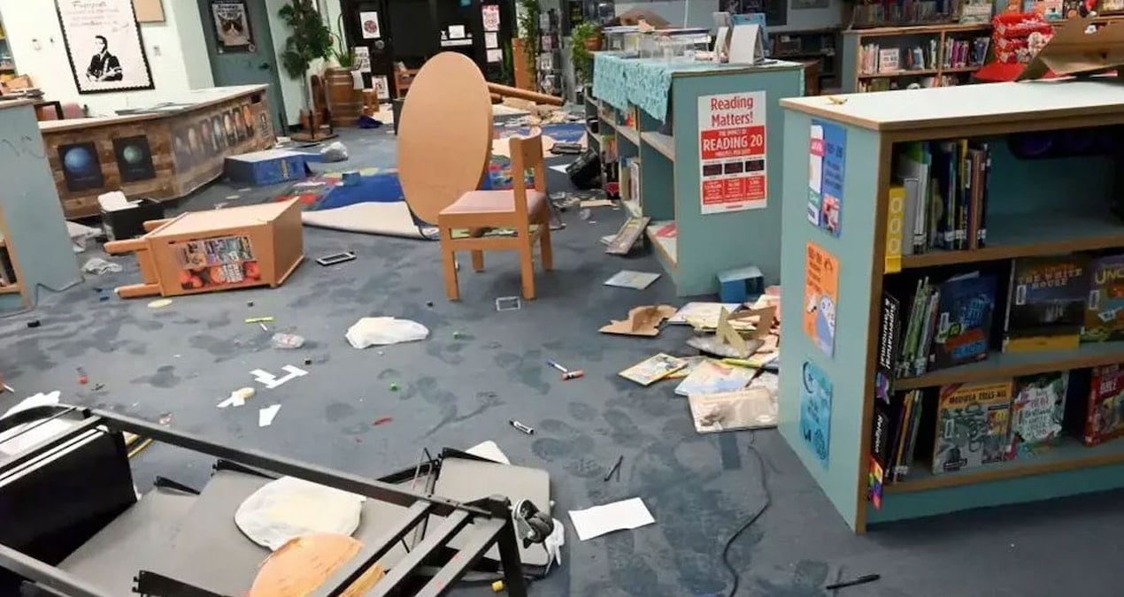 ilkokul cocuklari kutuphaneyi yerle bir etti 2 milyon tlnin uzerinde zarar lNTLV9Lc