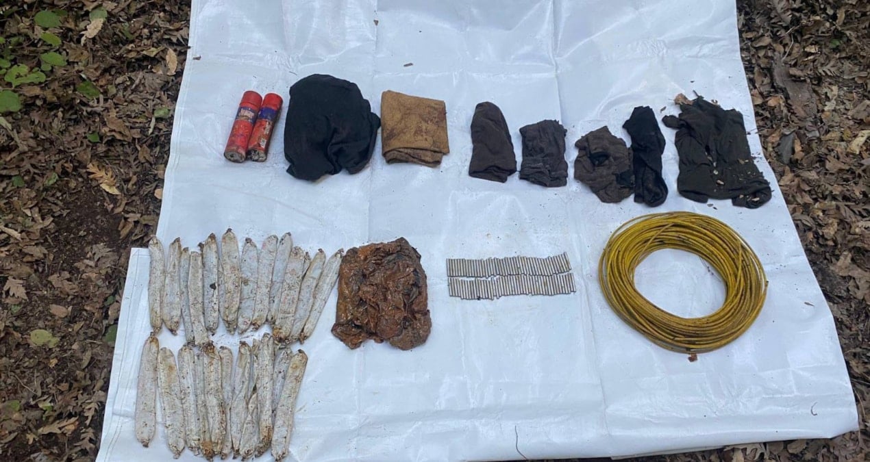 teroristlerin kullandigi magarada patlayici maddeler ele gecirildi My9JFkDs