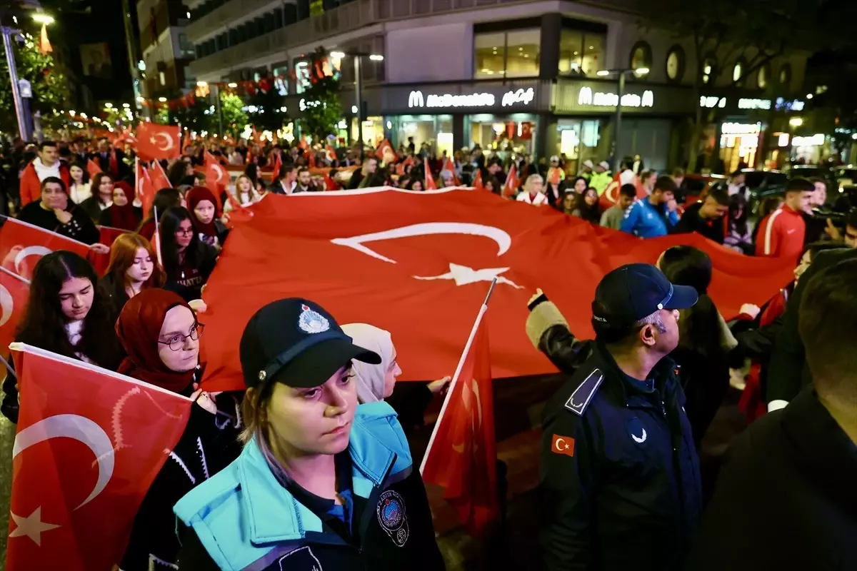trabzon ve cevre illerde cumhuriyetin 102 yil donumu fener alayi ile kutlandi mLxbPP9I.jpg