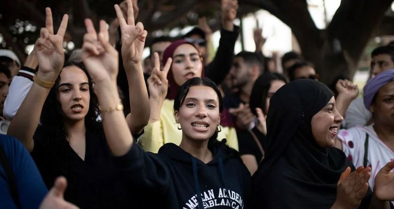 z kusagi bu kez baska ulkede sokaklara dokuldu nepalde hukumeti devirmislerdi EN8L453E