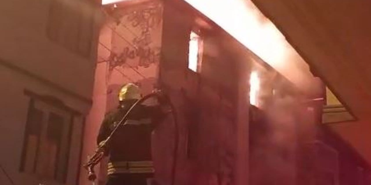 gaziantepte bina yangini kullanilamaz hale geldi H11tXgRz.jpg