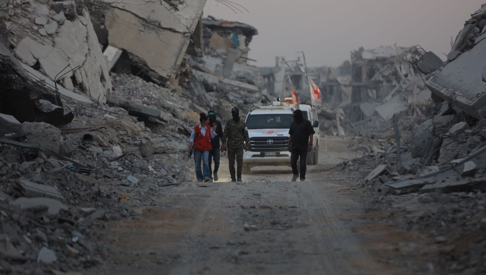 hamas 3 esirin daha cenazesini teslimetti vJXYJFUE.jpg