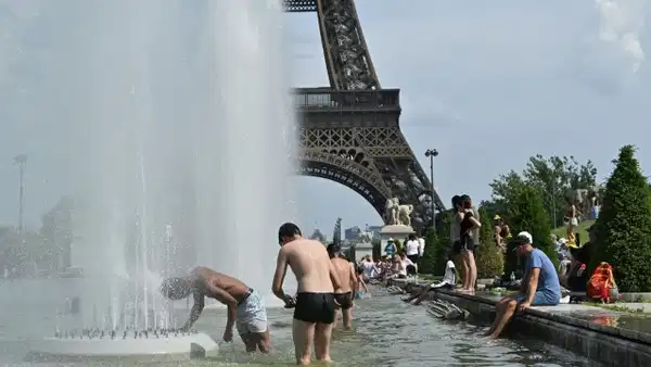 Paris’te aşırı sıcaklar can almaya devam ediyor: Cenaze salonları dolmaya başladı