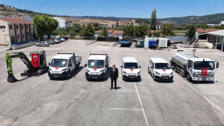 Bozuyuk belediyesi arac ve makine parki gucleniyor I1LEmeIC
