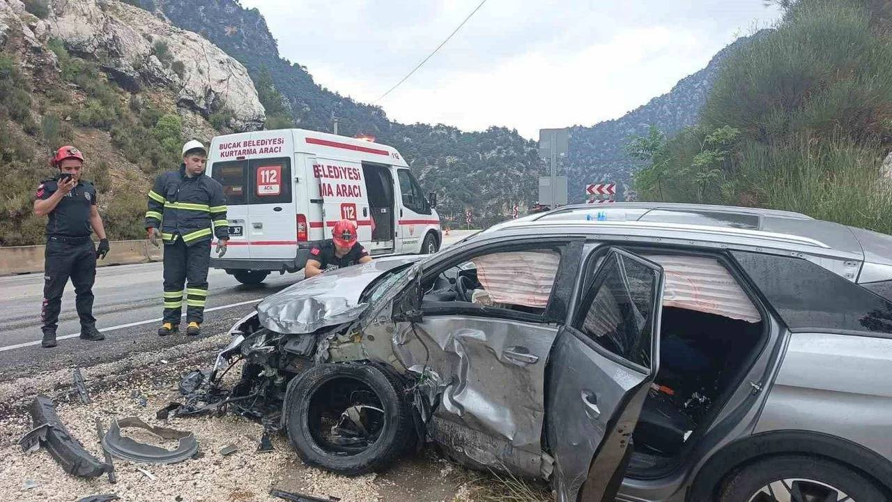 Otomobil ile pikap carpisti yaralilar var GhBVecOO